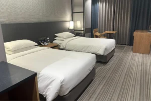 Chambre équipée d'une moquette posée par JB RENOV