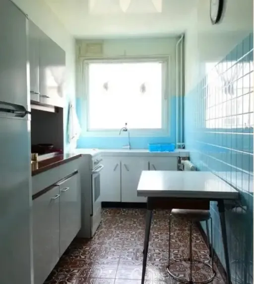 Ancienne cuisine avant la pose du mobilier sur mesure