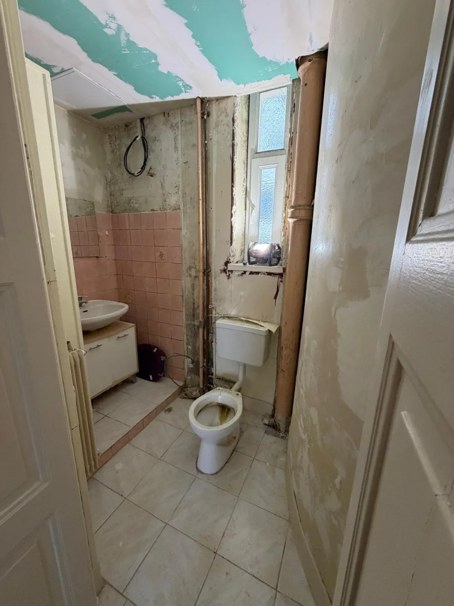 Ancienne salle de bain avant l'intervention de JB RENOV